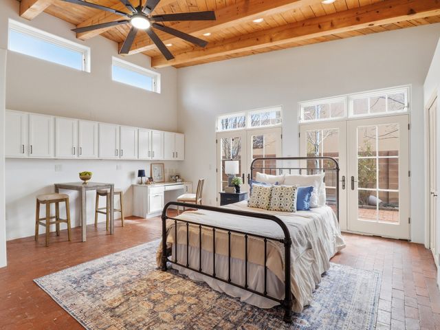 2575 Calle Delfino, Santa Fe, NM 87505