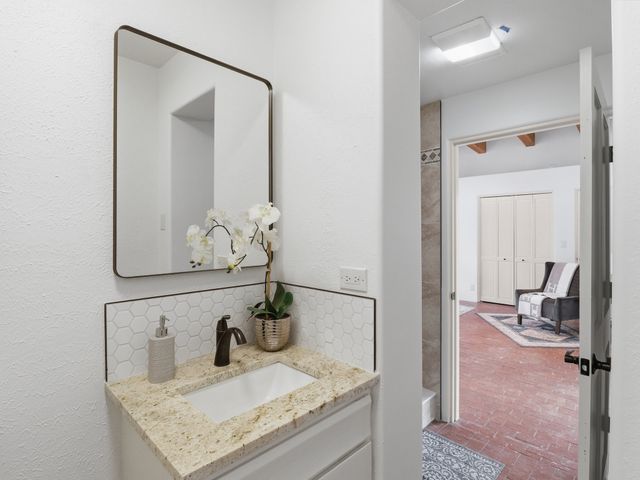 2575 Calle Delfino, Santa Fe, NM 87505