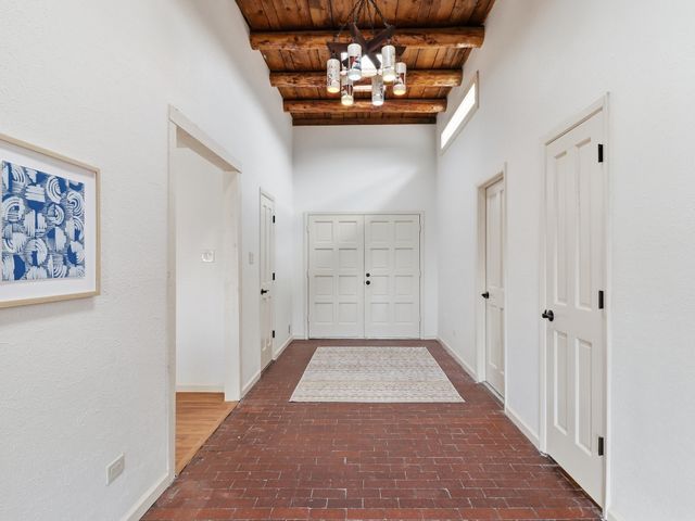 2575 Calle Delfino, Santa Fe, NM 87505