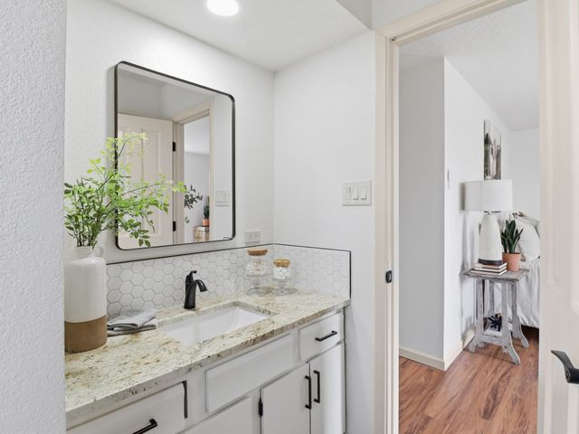 2575 Calle Delfino, Santa Fe, NM 87505