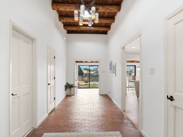 2575 Calle Delfino, Santa Fe, NM 87505