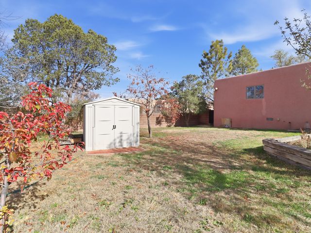 2575 Calle Delfino, Santa Fe, NM 87505