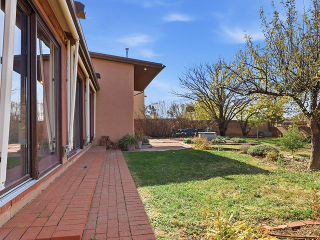 2575 Calle Delfino, Santa Fe, NM 87505