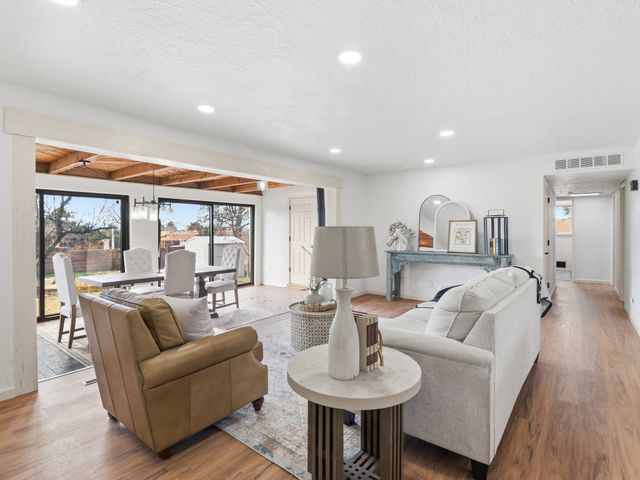 2575 Calle Delfino, Santa Fe, NM 87505