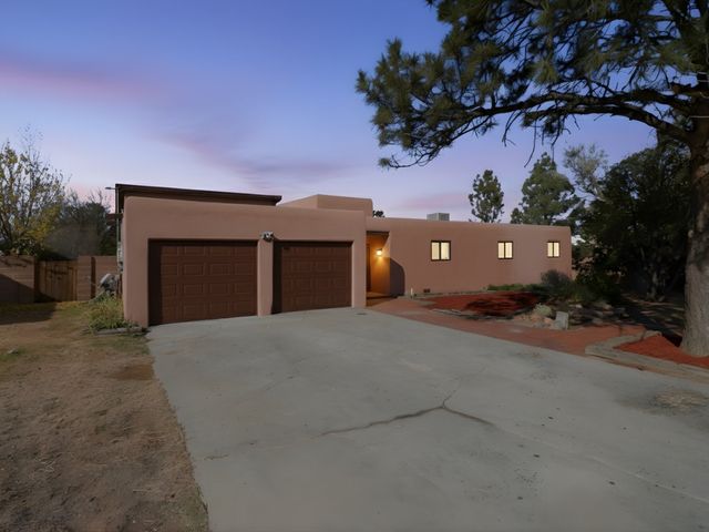 2575 Calle Delfino, Santa Fe, NM 87505