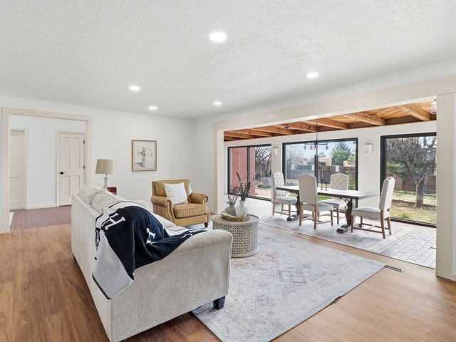 2575 Calle Delfino, Santa Fe, NM 87505