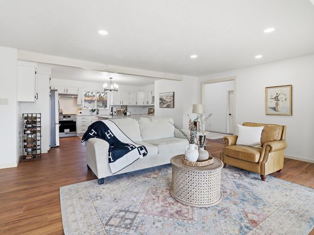 2575 Calle Delfino, Santa Fe, NM 87505