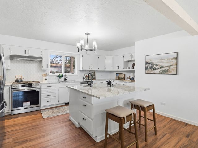 2575 Calle Delfino, Santa Fe, NM 87505