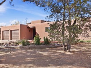 2575 Calle Delfino, Santa Fe, NM 87505