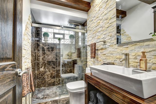 491 OLD SURREY Lane A, Hinsdale, IL 60521