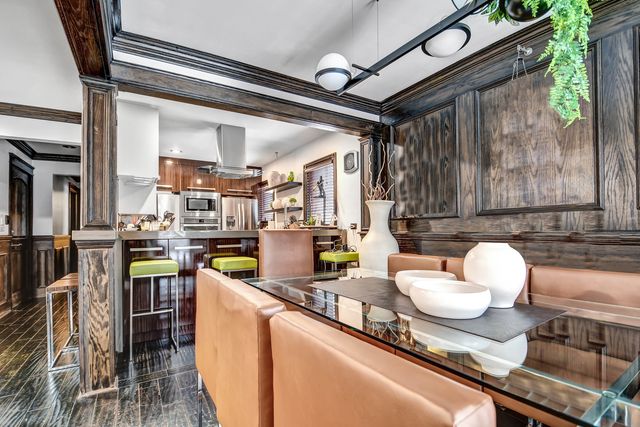 491 OLD SURREY Lane A, Hinsdale, IL 60521