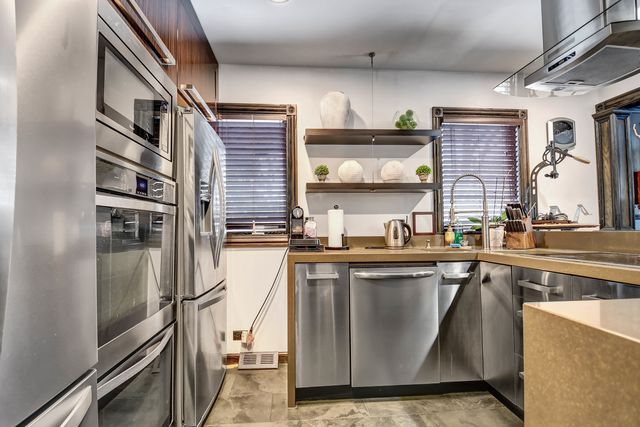 491 OLD SURREY Lane A, Hinsdale, IL 60521