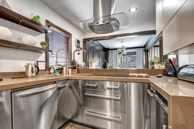 491 OLD SURREY Lane A, Hinsdale, IL 60521