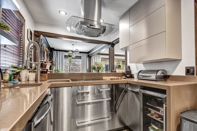 491 OLD SURREY Lane A, Hinsdale, IL 60521