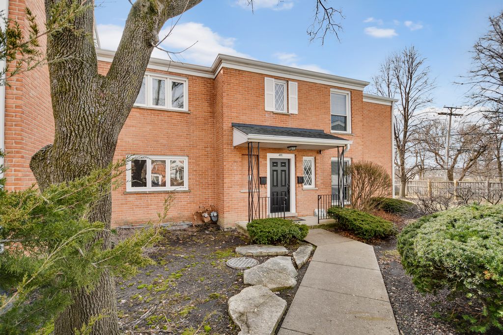 491 OLD SURREY Lane A, Hinsdale, IL 60521