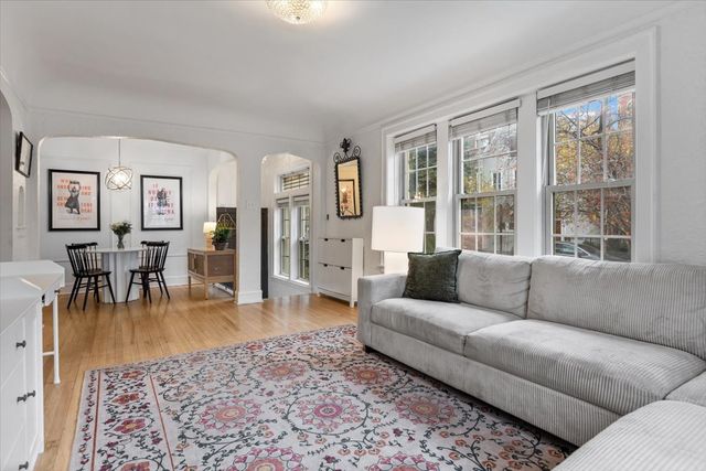 1956 W Melrose Street 102, Chicago, IL 60657