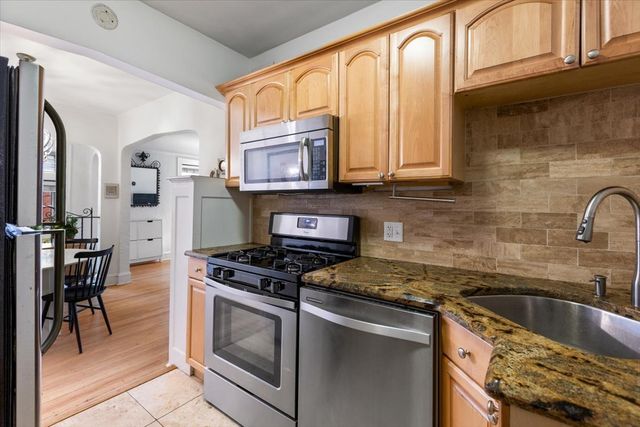 1956 W Melrose Street 102, Chicago, IL 60657