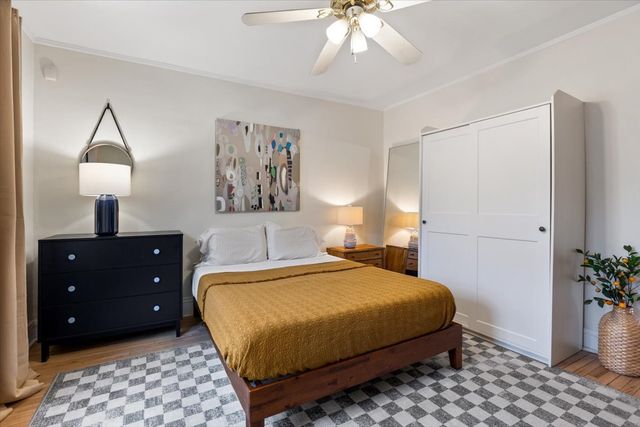 1956 W Melrose Street 102, Chicago, IL 60657