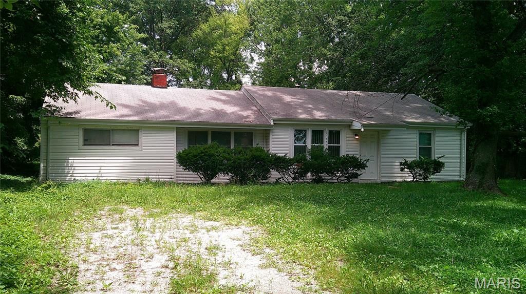 10272 Imperial Drive, St Louis, MO 63136
