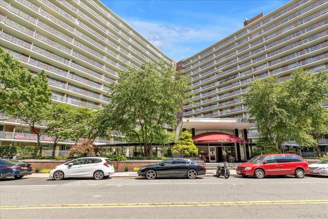 6115 97 Street 12A, Rego Park, NY 11374