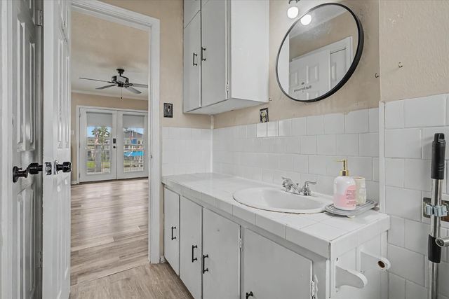313 Ling, Bayou Vista, TX 77563