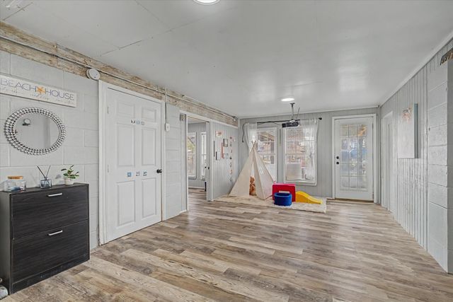 313 Ling, Bayou Vista, TX 77563