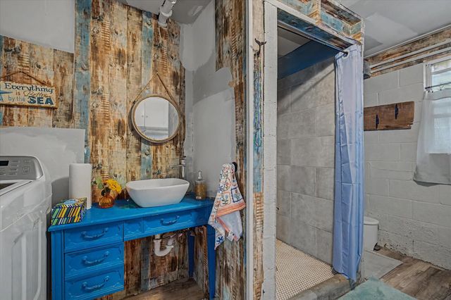 313 Ling, Bayou Vista, TX 77563