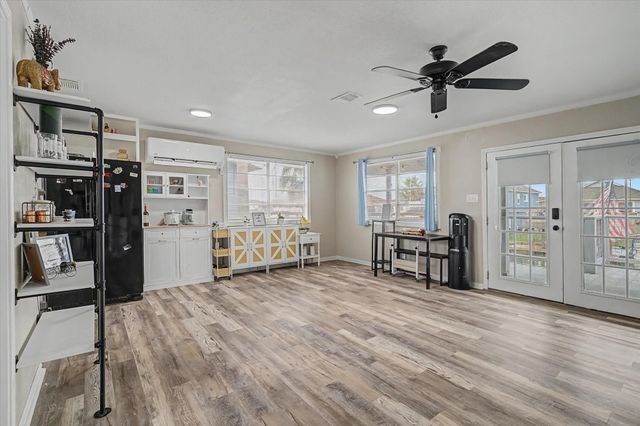 313 Ling, Bayou Vista, TX 77563