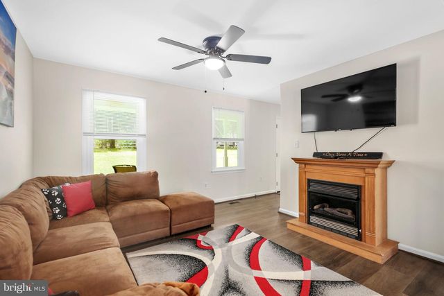 8301 SEAYS RD, Spotsylvania, VA 22551