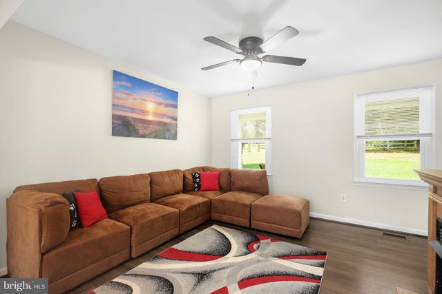 8301 SEAYS RD, Spotsylvania, VA 22551