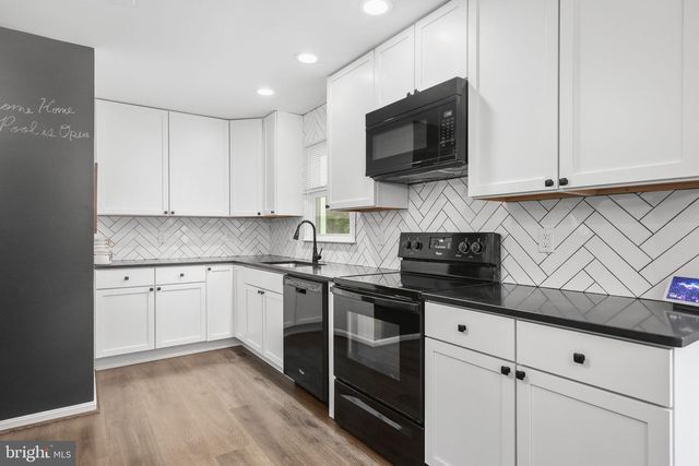 8301 SEAYS RD, Spotsylvania, VA 22551