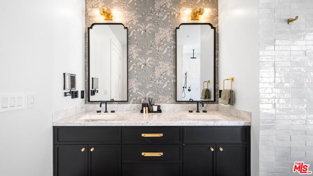 1914 Laurel Canyon Blvd, Los Angeles, CA 90046