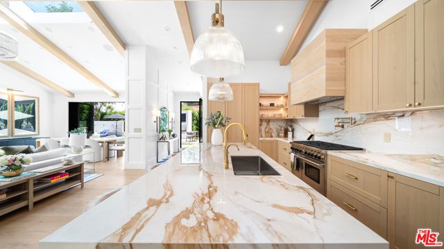 1914 Laurel Canyon Blvd, Los Angeles, CA 90046
