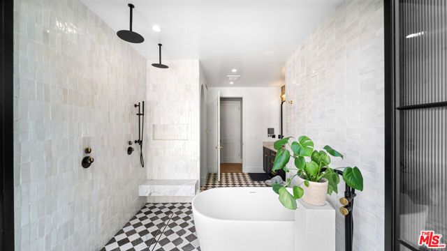 1914 Laurel Canyon Blvd, Los Angeles, CA 90046