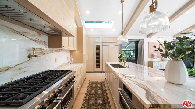 1914 Laurel Canyon Blvd, Los Angeles, CA 90046