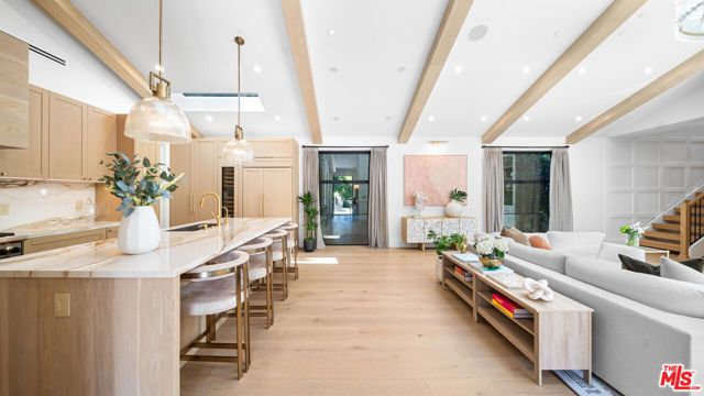1914 Laurel Canyon Blvd, Los Angeles, CA 90046