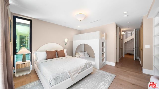 1914 Laurel Canyon Blvd, Los Angeles, CA 90046