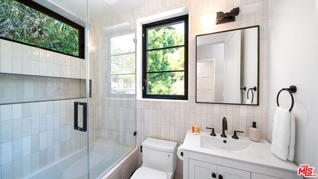 1914 Laurel Canyon Blvd, Los Angeles, CA 90046