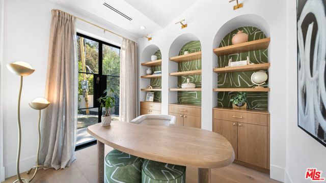 1914 Laurel Canyon Blvd, Los Angeles, CA 90046