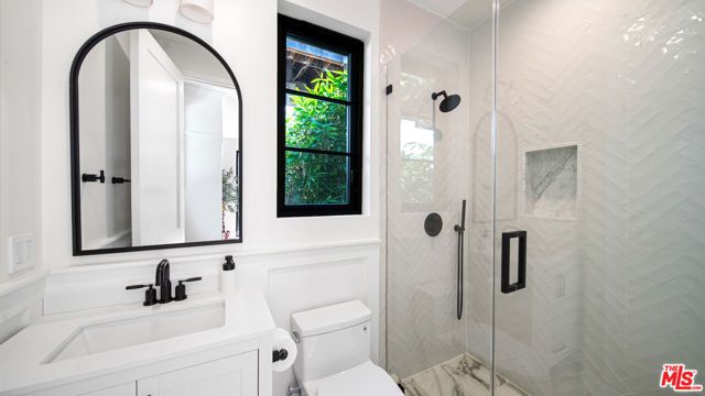 1914 Laurel Canyon Blvd, Los Angeles, CA 90046