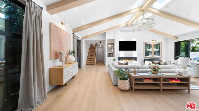 1914 Laurel Canyon Blvd, Los Angeles, CA 90046