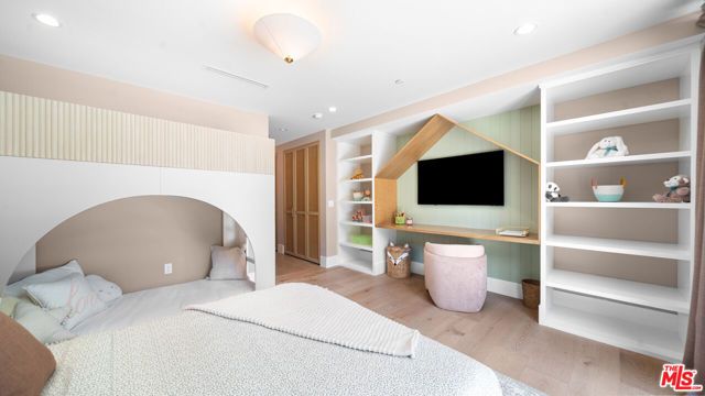 1914 Laurel Canyon Blvd, Los Angeles, CA 90046