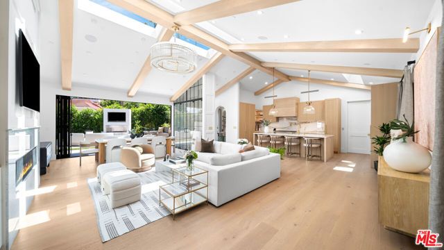 1914 Laurel Canyon Blvd, Los Angeles, CA 90046