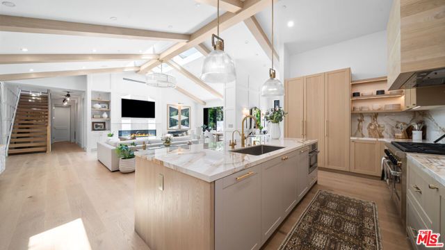 1914 Laurel Canyon Blvd, Los Angeles, CA 90046