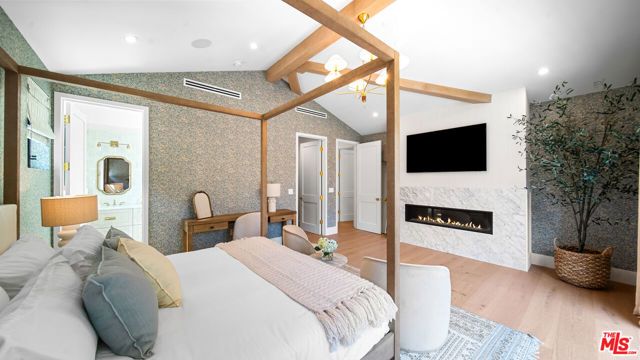 1914 Laurel Canyon Blvd, Los Angeles, CA 90046
