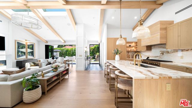 1914 Laurel Canyon Blvd, Los Angeles, CA 90046