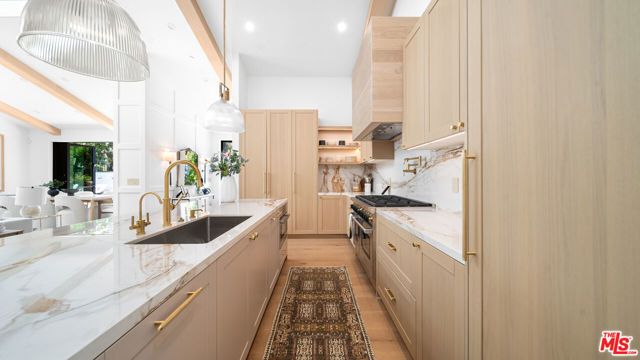 1914 Laurel Canyon Blvd, Los Angeles, CA 90046