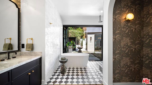 1914 Laurel Canyon Blvd, Los Angeles, CA 90046