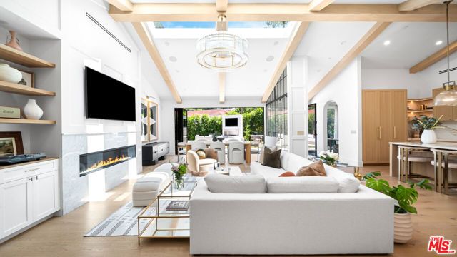 1914 Laurel Canyon Blvd, Los Angeles, CA 90046