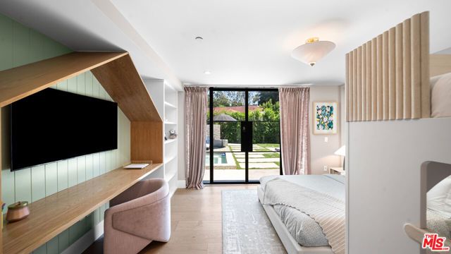 1914 Laurel Canyon Blvd, Los Angeles, CA 90046